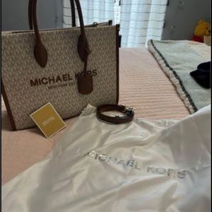 Michael Kors Tote Purse, only used once, and no stains!